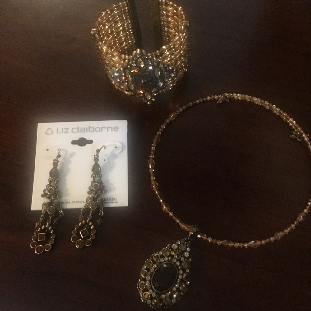 Jewelry set. Necklace, earrings, and bracelet